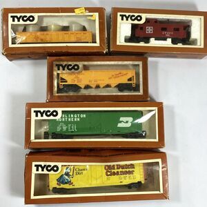 TYCO Train Lot HO Scale 341B Caboose 327-22 Hopper 344E Box 339E 365G